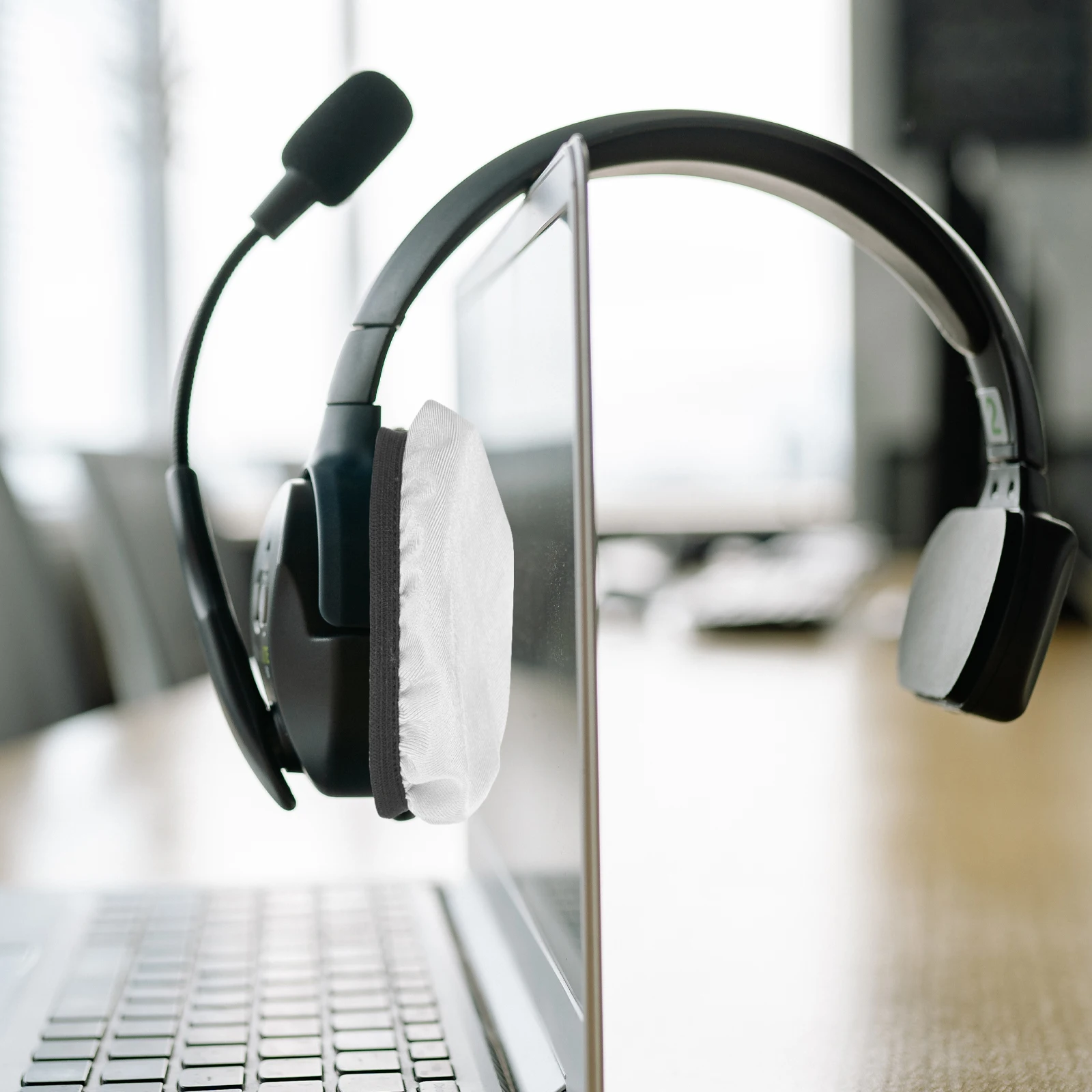 

4Pcs Washable Headphone Covers Flexible Stretch Earpad Protectors Dustproof Ear Cushion Covers for Headsets Office Computer Labs