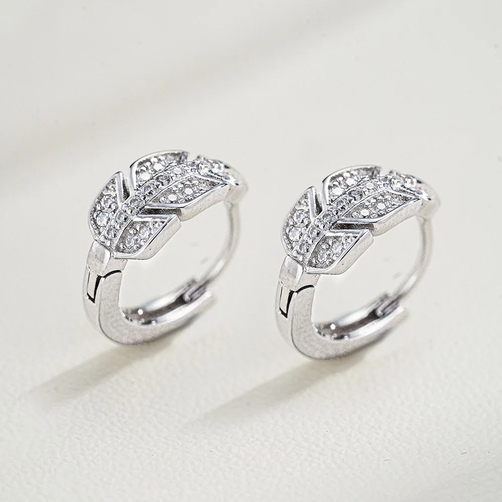 Hip Hop 18K Gold Moissanite Earrings Maple Leaf European and American Style Platinum PT950 Diamond Earrings for Men and Women