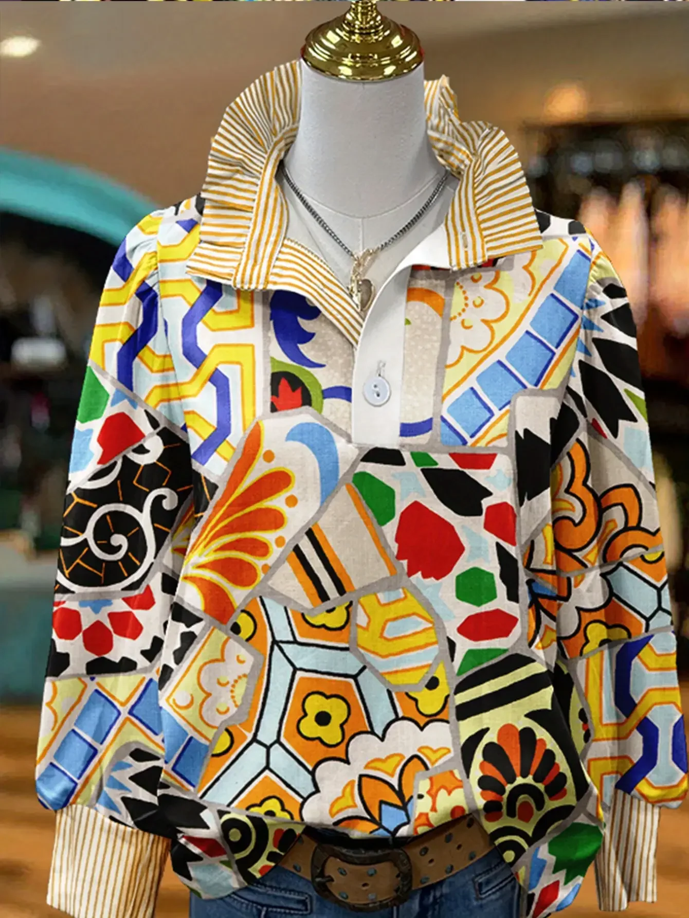 

Fashionable women's clothing, featuring 2D flat printing and a casual long sleeved button up shirt,