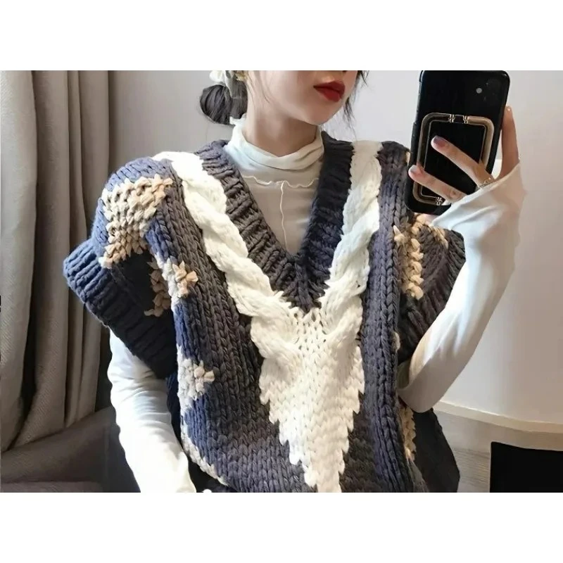 

2025 New Color Contrast V-neck Sweater Autumn Winter Vintage Fried Dough Twists Pullover Wear Knitted Vest
