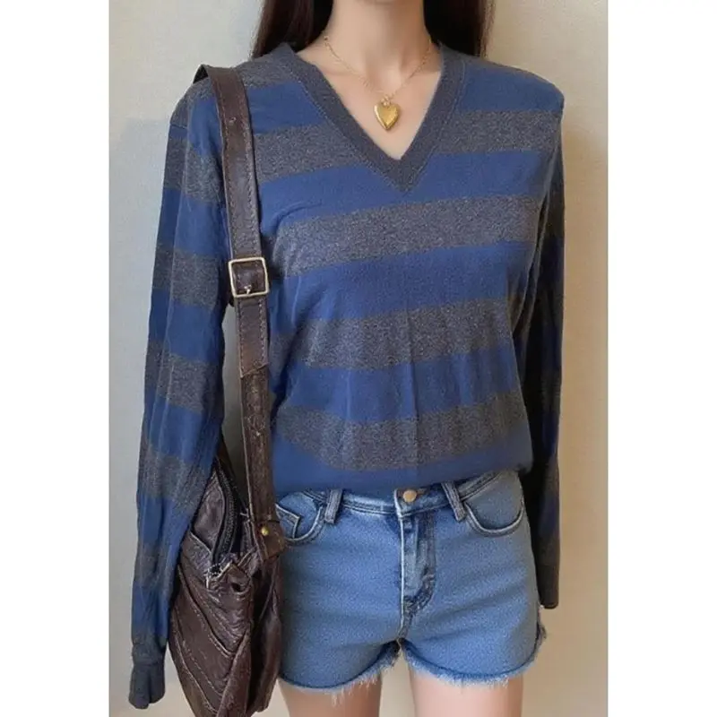 

Combhasaki Women Y2k Vintage Retro Striped Contrast Color Shirt Tops V-Neck Long Sleeve Loose Fit Pullover T-Shirts Streetwear