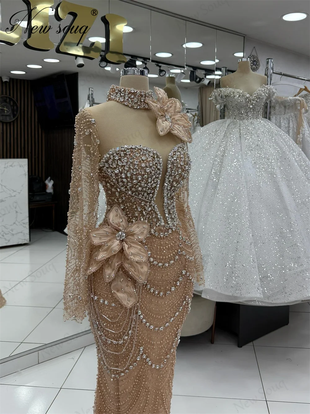 ชุดราตรีทรงเมอร์เมดสีแชมเปญ  ชุดราตรีงานเลี้ยง  แบบสั่งตัด  ประดับดอกไม้  คริสตัล  หรูหรา  ชุดงานเลี้ยง  ชุดค็อกเทลแบบอาหรับ