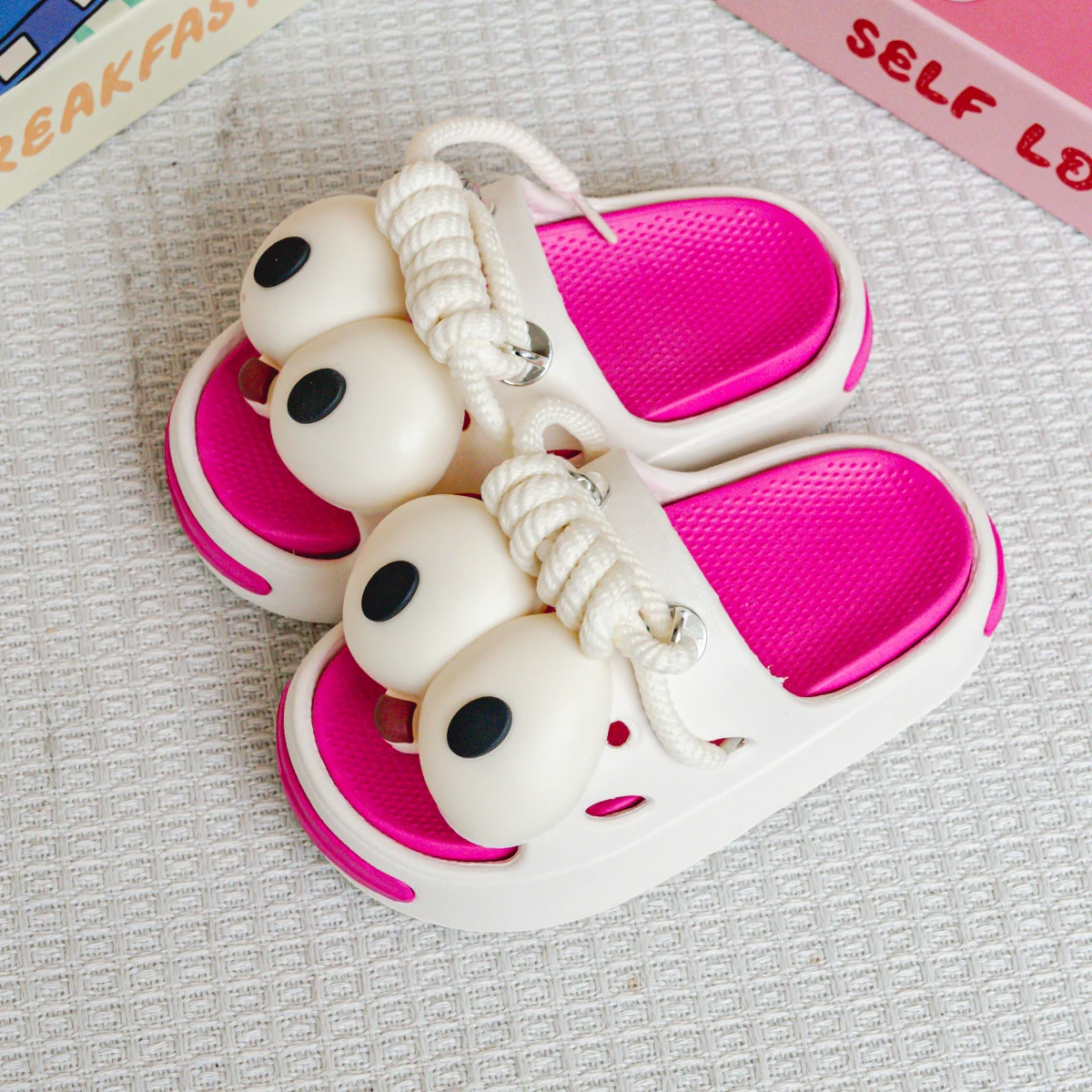 

New Popular Cartoon Big Eyes Versatile Girls Eva Slippers Fashionable Double Soft-Soled Non-Slip Sandals 831