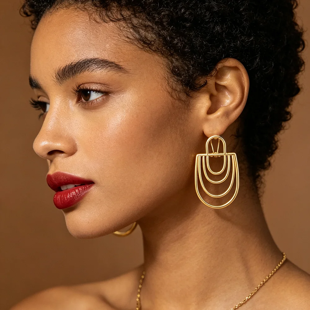 18K vergoldetes, mehrschichtiges U-förmiges hohles Ohrring-Ring-Set für Damen, luxuriöses Hochzeits- und Party-Accessoire, Brautschmuck, Geschenk – Detail 6