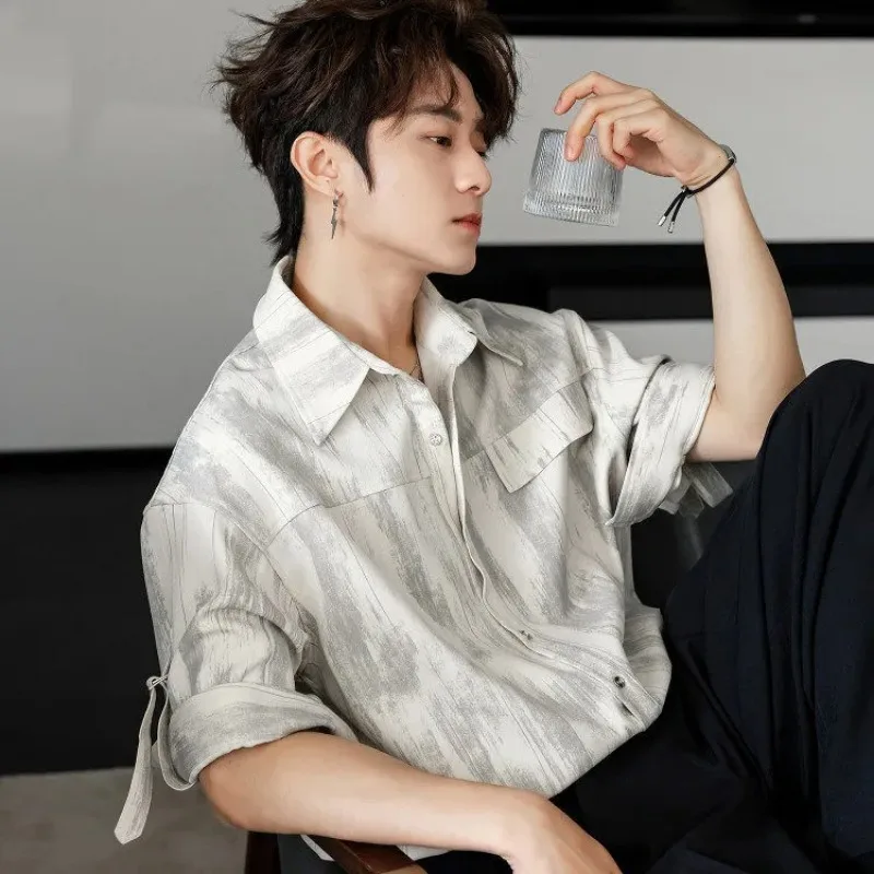 

Men's Fashion Streetwear Short Sleeve Shirt High Street Casual Button Down Blouse with Adjustable Cuffs