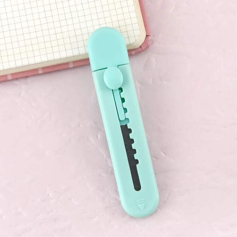Candy Color Portable Utility Paper Knife, Estudante Mini Faca, Handmade desembalar Artefato, Expresso Faca, 1Pc