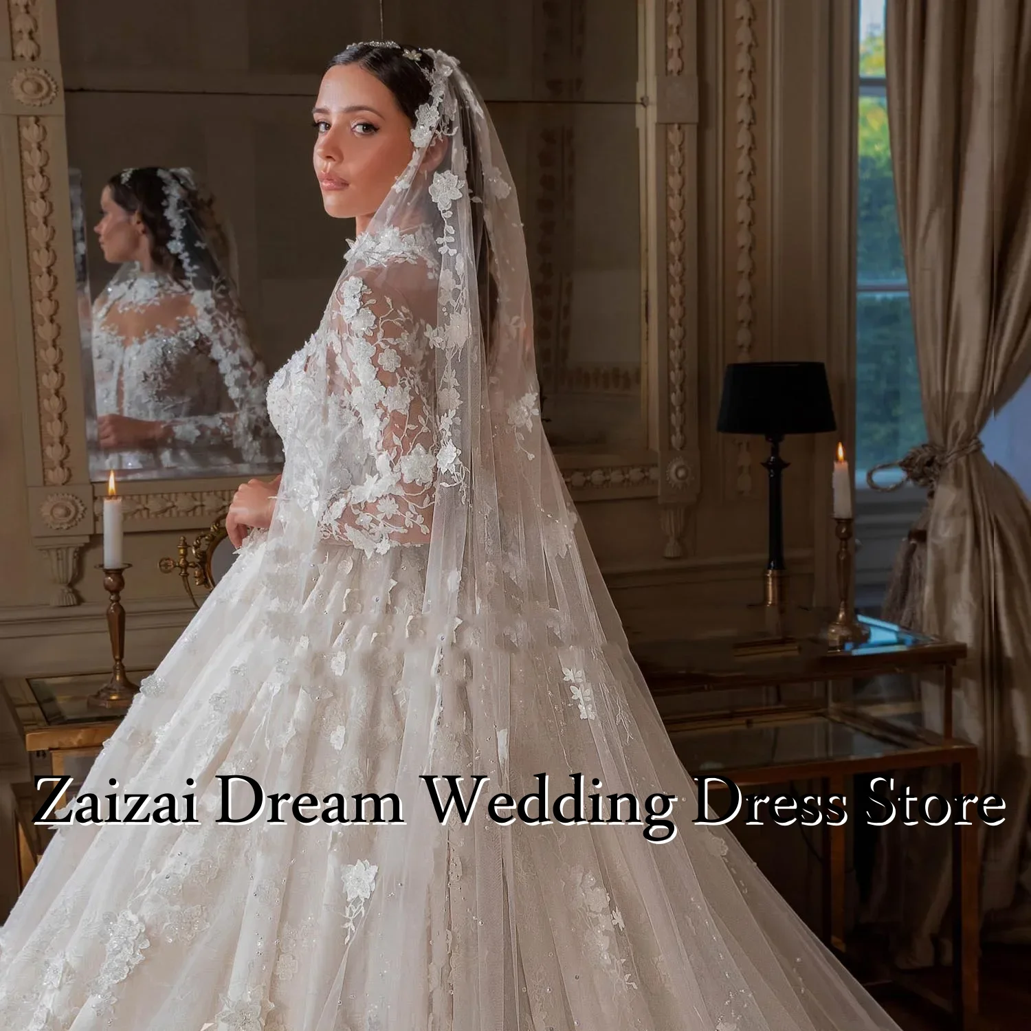 Customized Royal Elegant Long Sleeve Sweetheart Wedding DressLace Decal Bridal Ball Dress A-line Sweeping Train Robe