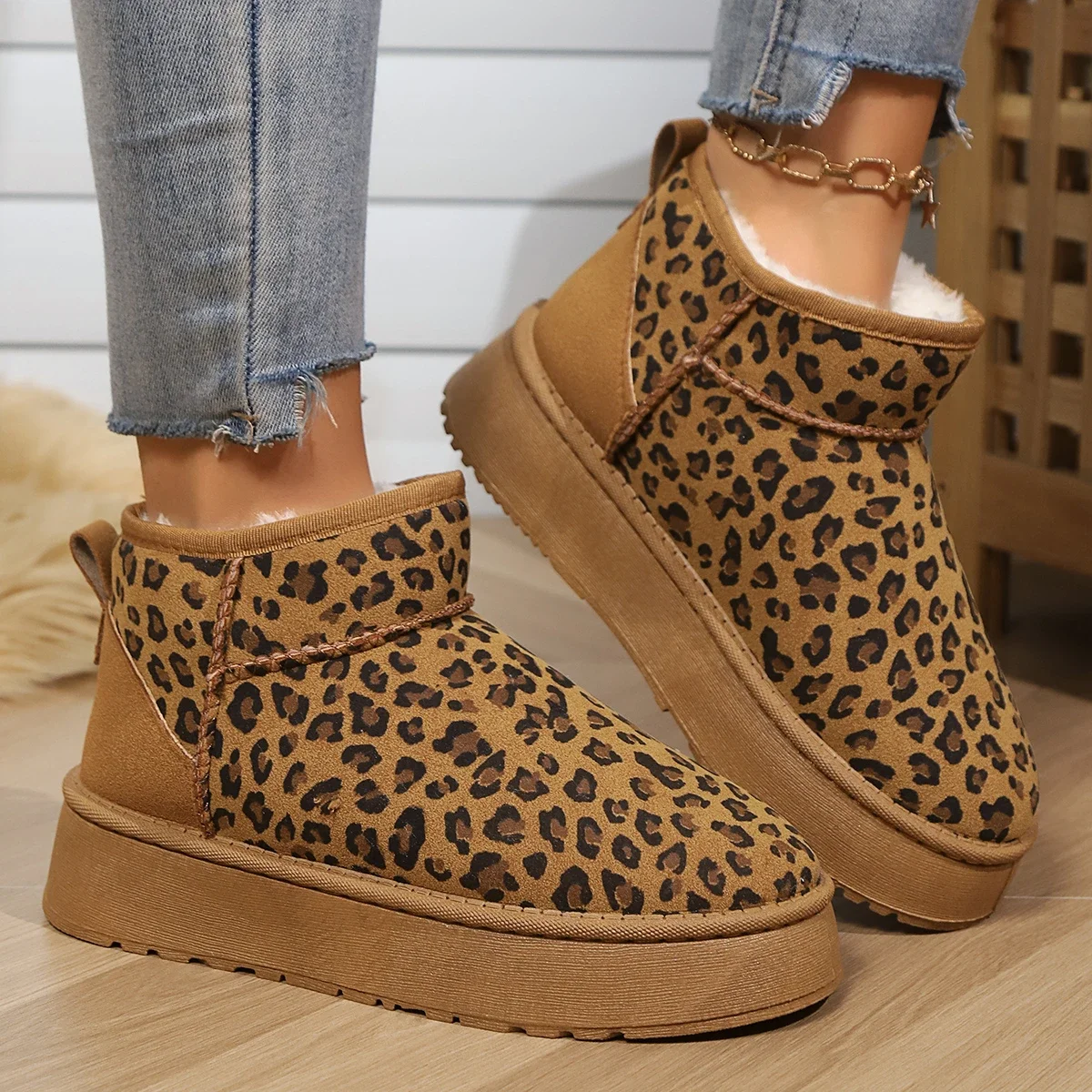 Scarpe da donna con stampa leopardata 2024 inverno nuovi comodi stivali da neve da donna caldi antiscivolo stivali corti in peluche alla moda