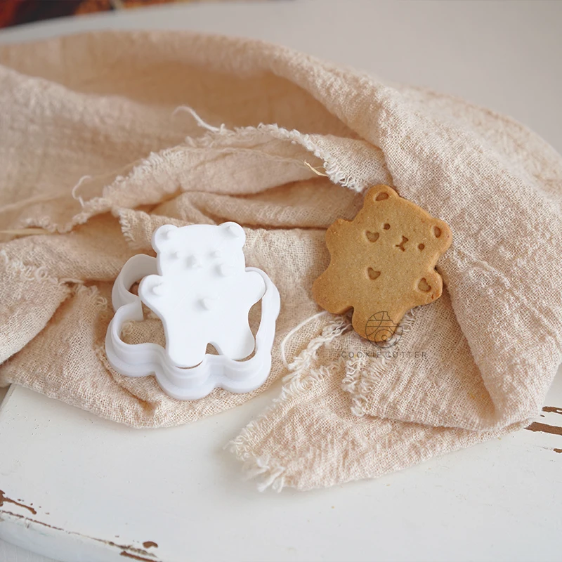 Bear Pattern Cookie Cutter Valentine's Day Love Bear Animal Shape Biscuit Mold Hand Pressure Fondant Cake Decorator Sugar Craft