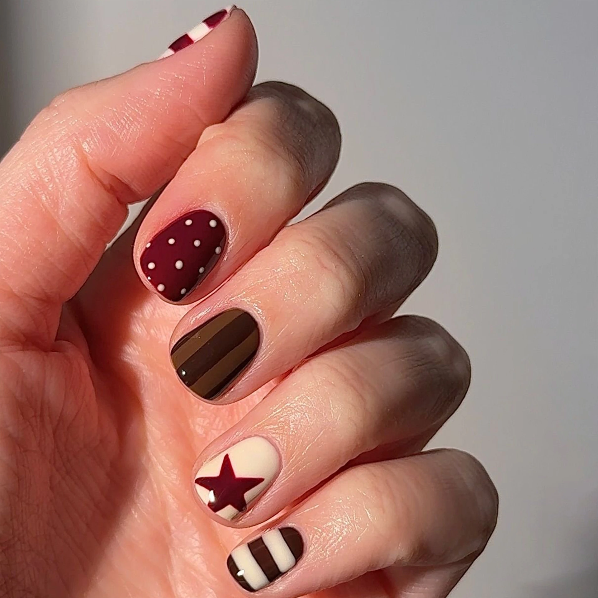 Short Square Glossy Press On Nails Star Polka Dot Stripe Design for Party Wedding Daily Fashion Resin False Nail Tips 24pcs