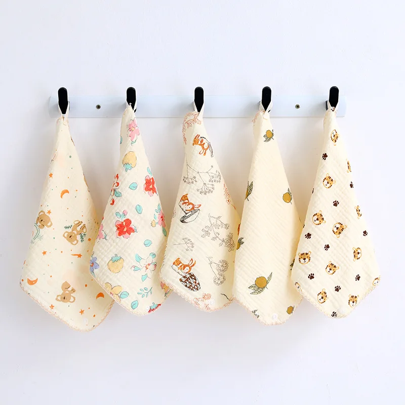 Newborn baby saliva towel wholesale 4-layer crepe pure cotton small square towel triangle bib can be hung kidsren\'s face towel