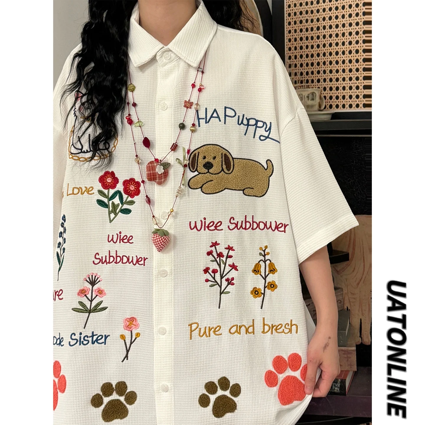 

UATONLINE2026 Летняя повседневная рубашка в американском ретро-стиле с цветочной вышивкой и вышивкой собаки, с коротким рукавом, свободного кроя, в уличном стиле, устойчивая к повреждениям