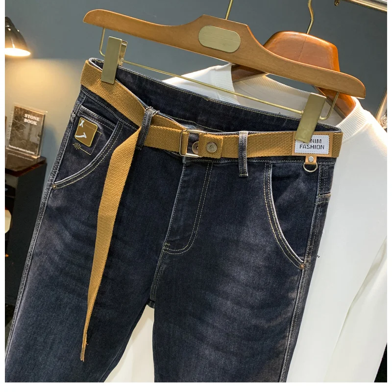 Primavera e outono novos jeans masculinos na moda versátil moda cinto estilo pequeno pé elástico casual haren tendência high-end