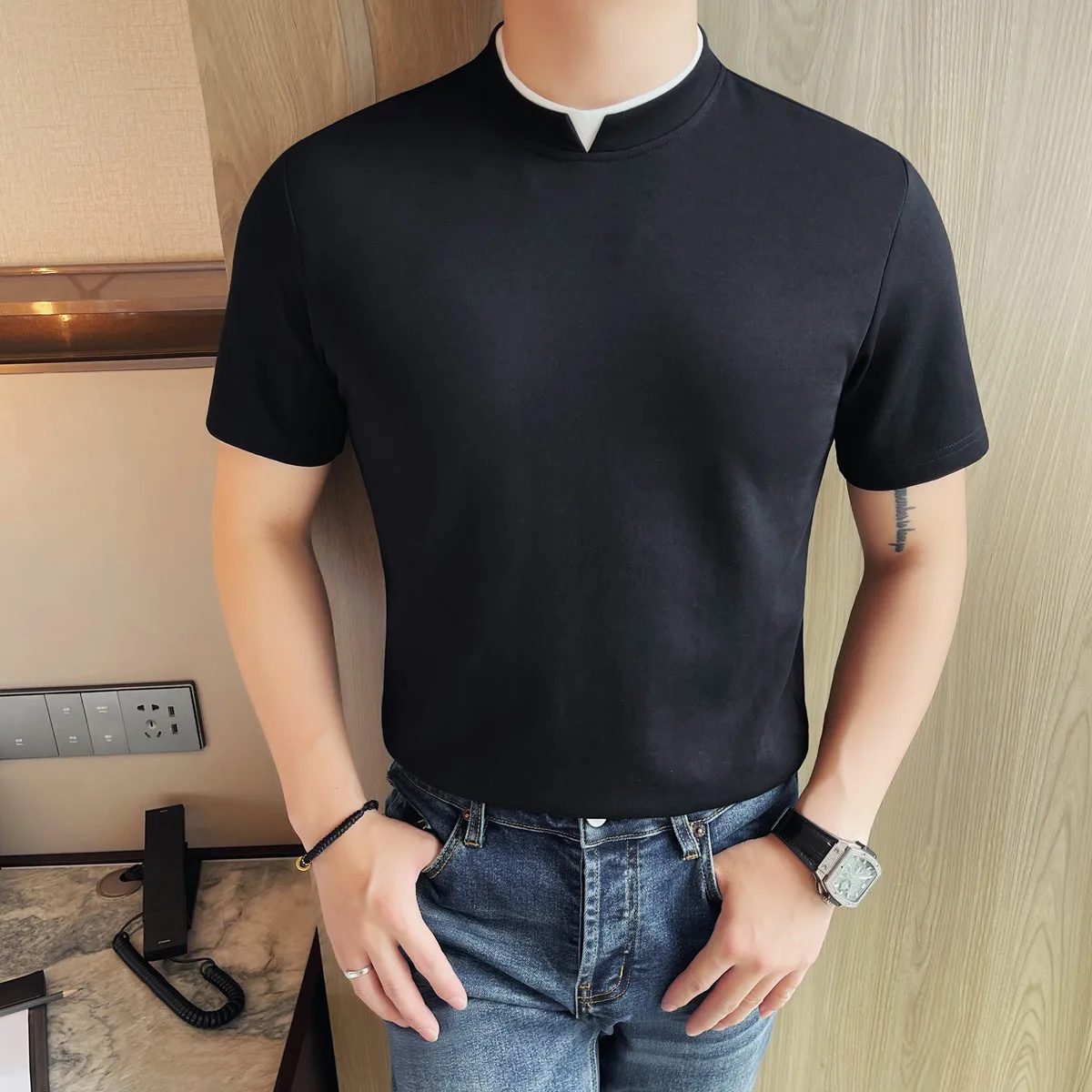Korean Fashion Short Sleeved T-shirt for Men Summer Round Neck Slim Fit Casual T-shirt Business Social Solid Color Base Shirt