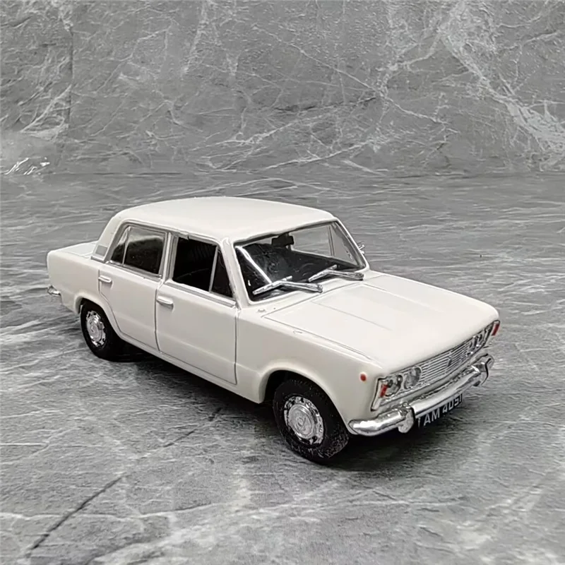 

1/43 Fiat 125P Alloy Classic Car Model Diecast Metal Retro Old Vehicles Car Model High Simulation Miniature Scale Childrens Gift