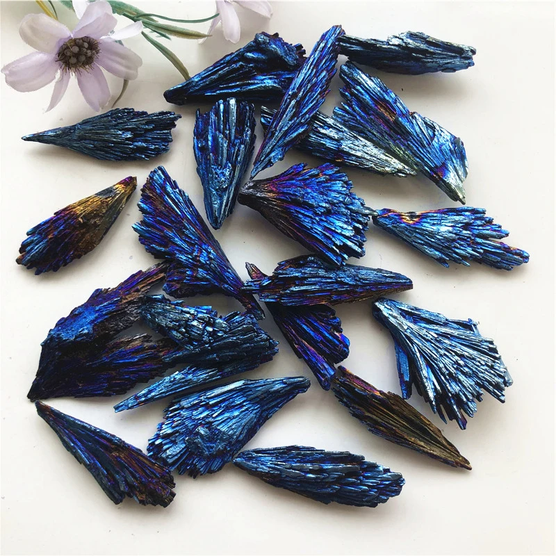 Piedras y cristales de turmalina negra, colores azules naturales y minerales, decoración de cola de cristal de cuarzo Aura de titanio azul