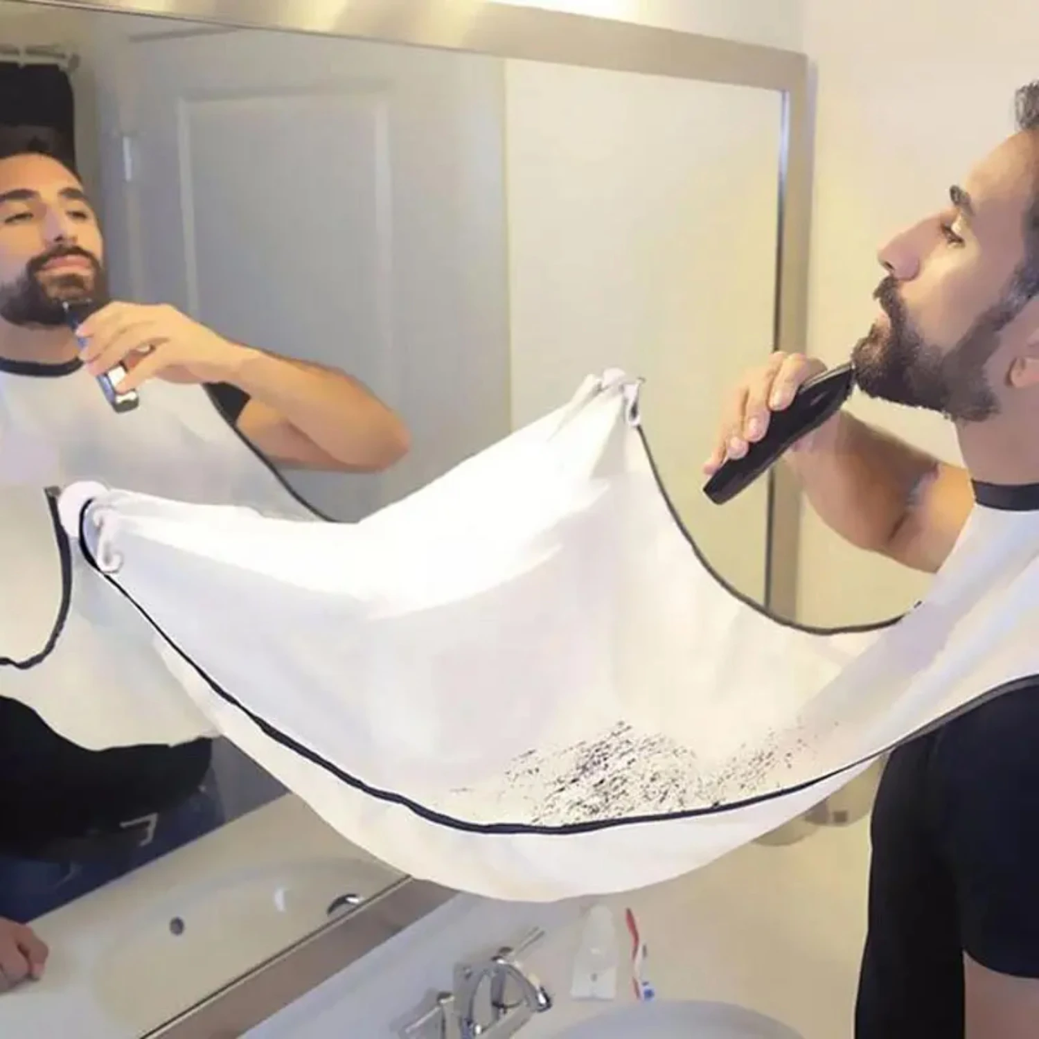 

Elegant, Durable, Waterproof Beard Bib Apron for Men - Convenient Mess-Free Shaving Cape in Random Color - Adjustable Straps, St