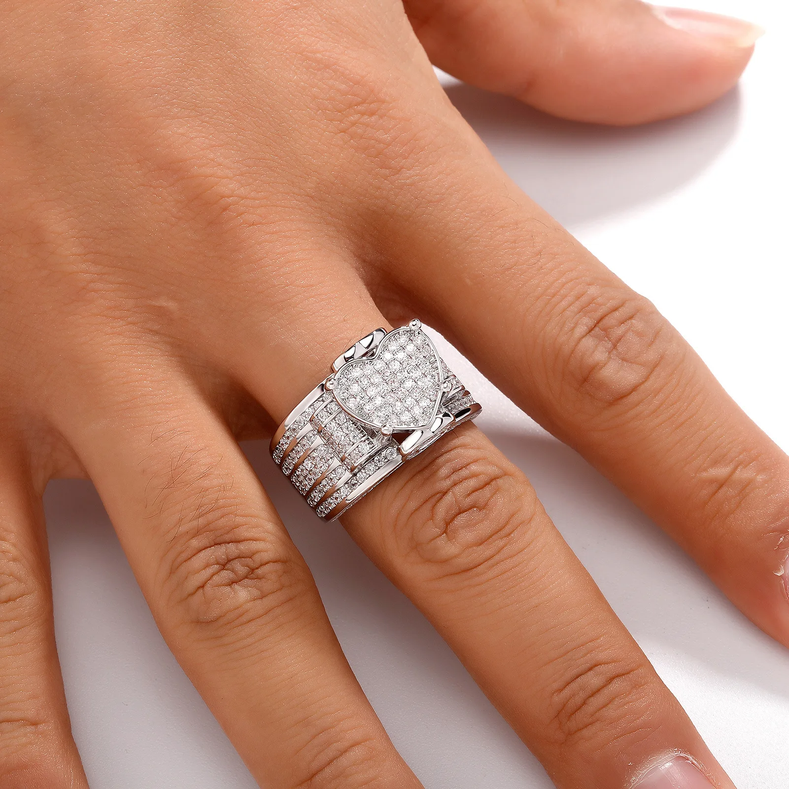 

Vintage Heart Rings for Women Iced Out Round Cut AAAAA Prong Setting Cubic Zirconia Rings Fashion Jewelry for Drop Shipping