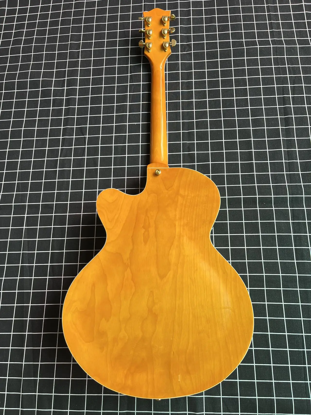 High quality 335 electric guitar, maple body, peach blossom neck, rose wood fingerboard, customized for quick