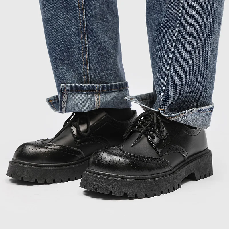 The 2026 Autumn New Men's Low-top Thick-soled Height-increasing Shoes, Black Carved Large-head Casual Leather Shoes for Men39-44