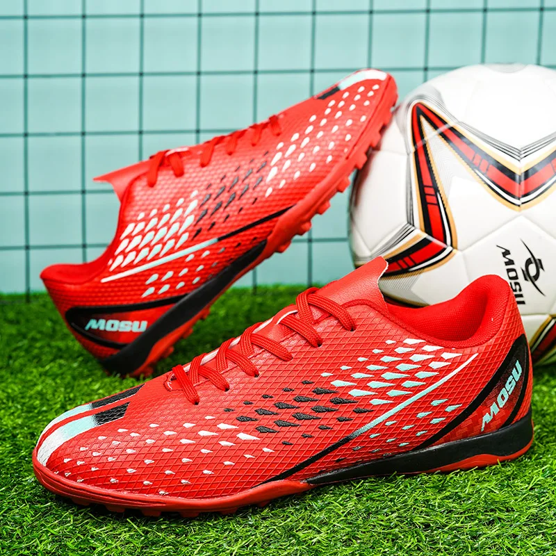 

A pair of children's four-season leather football shoes with rivets, wear-resistant football shoes, sizes 36-45，ZS-1681-1