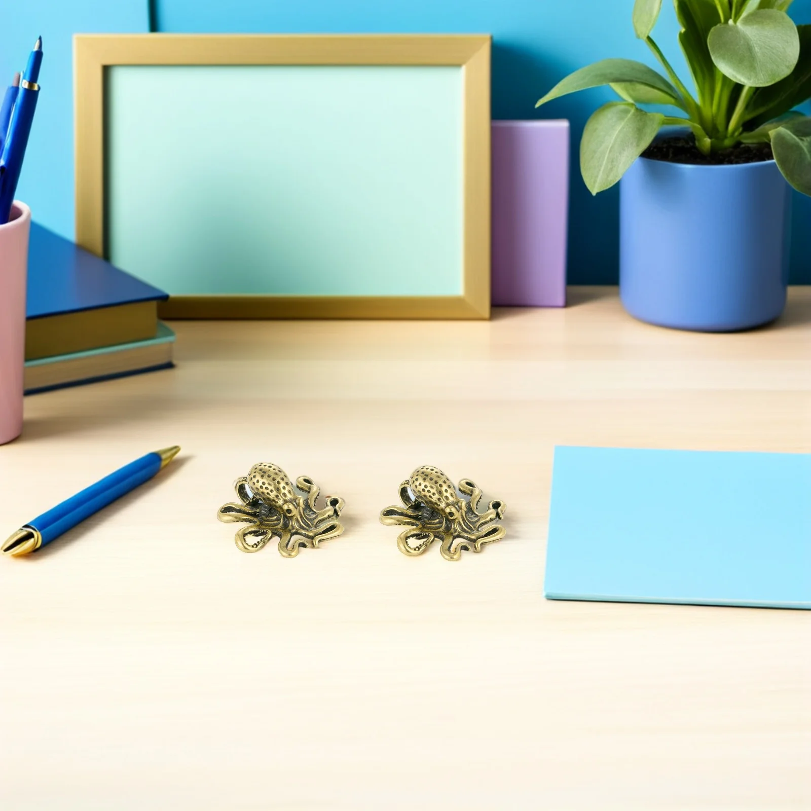 

2Pcs Brass Octopus Sculpture Small Retro Desk Ornament Fengshui Chinese Tea Pet Home Office Decor Lucky Collectibles