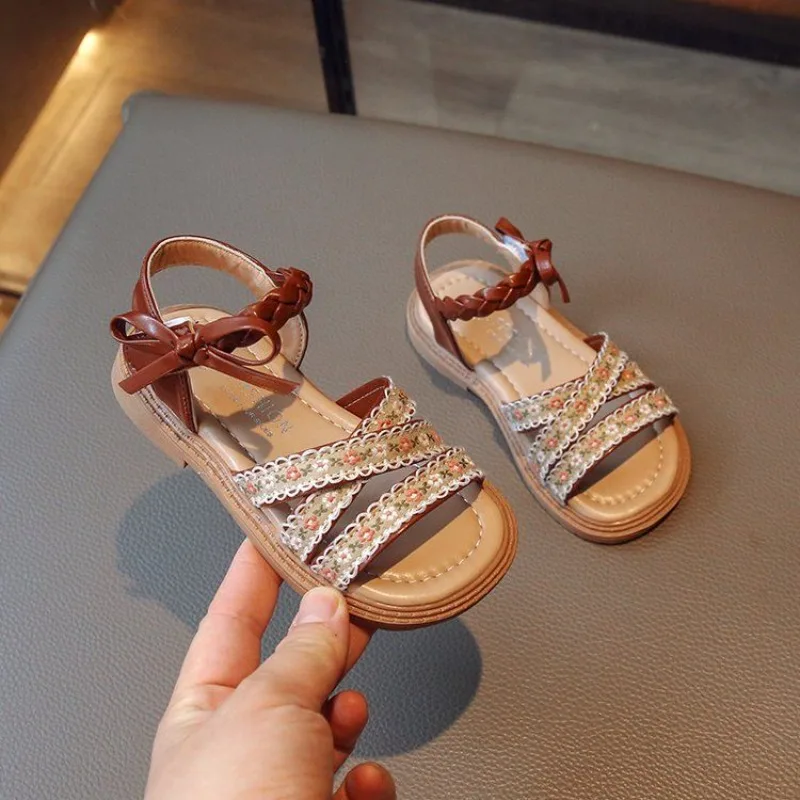 

Новые летние сандалии для девочек 2026 года: мягкая подошва, бантик, открытый носок, пляжный стиль, корейская мода