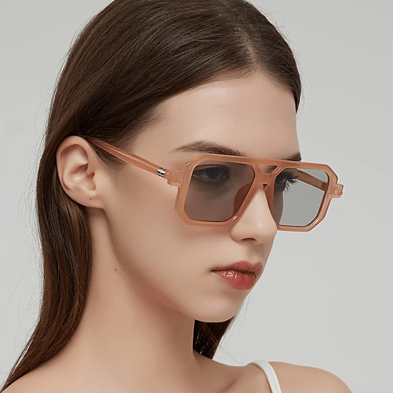 

New double beam polygon sunglasses men's high sense of retro fashion sunglasses women's cross-border trend street sunglasses, lens color from light pink gradual change to transparent, full of personality.