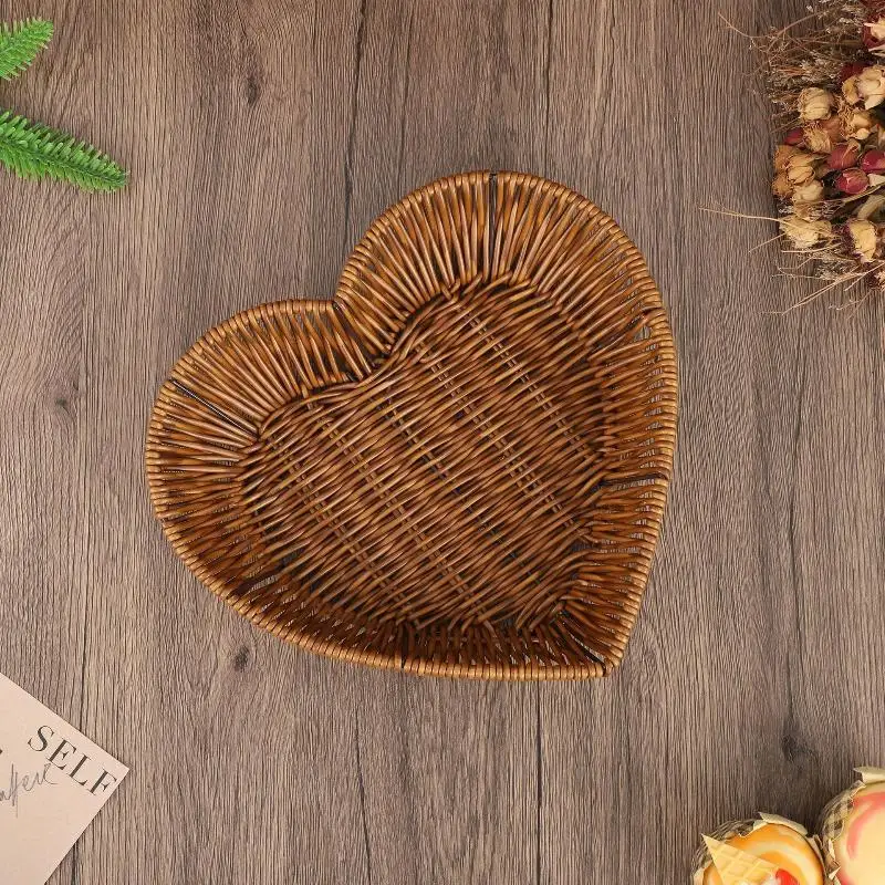 Heart Shaped Simulation Rattan Storage Basket Multi Purpose Desktop Fruit Bread Serving Display Basket For Restaurant Home