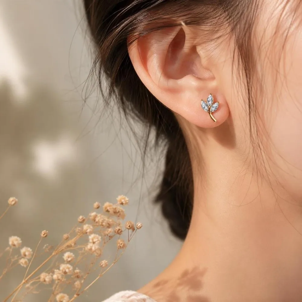 Lightweight Labret Stud Internally Threaded ASTM F136 Titanium Cartilage Stud Earring Polished Surface Flat Back
