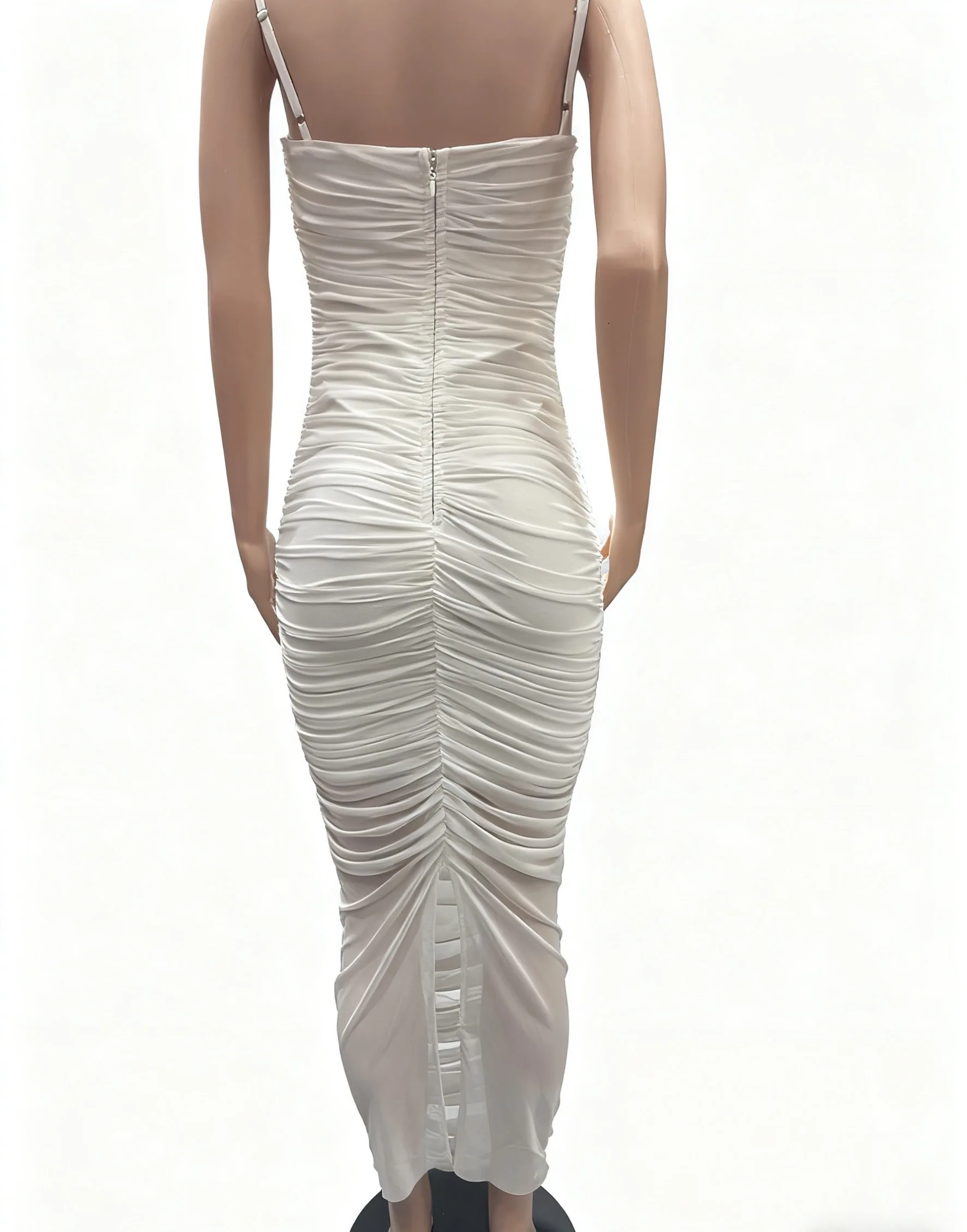 ชุดราตรีผ้าลูกไม้ลายดอกไม้ใหม่ ประดับเพชร สายเดี่ยว ดีไซน์พันรอบตัว สวยสง่าสำหรับผู้หญิง