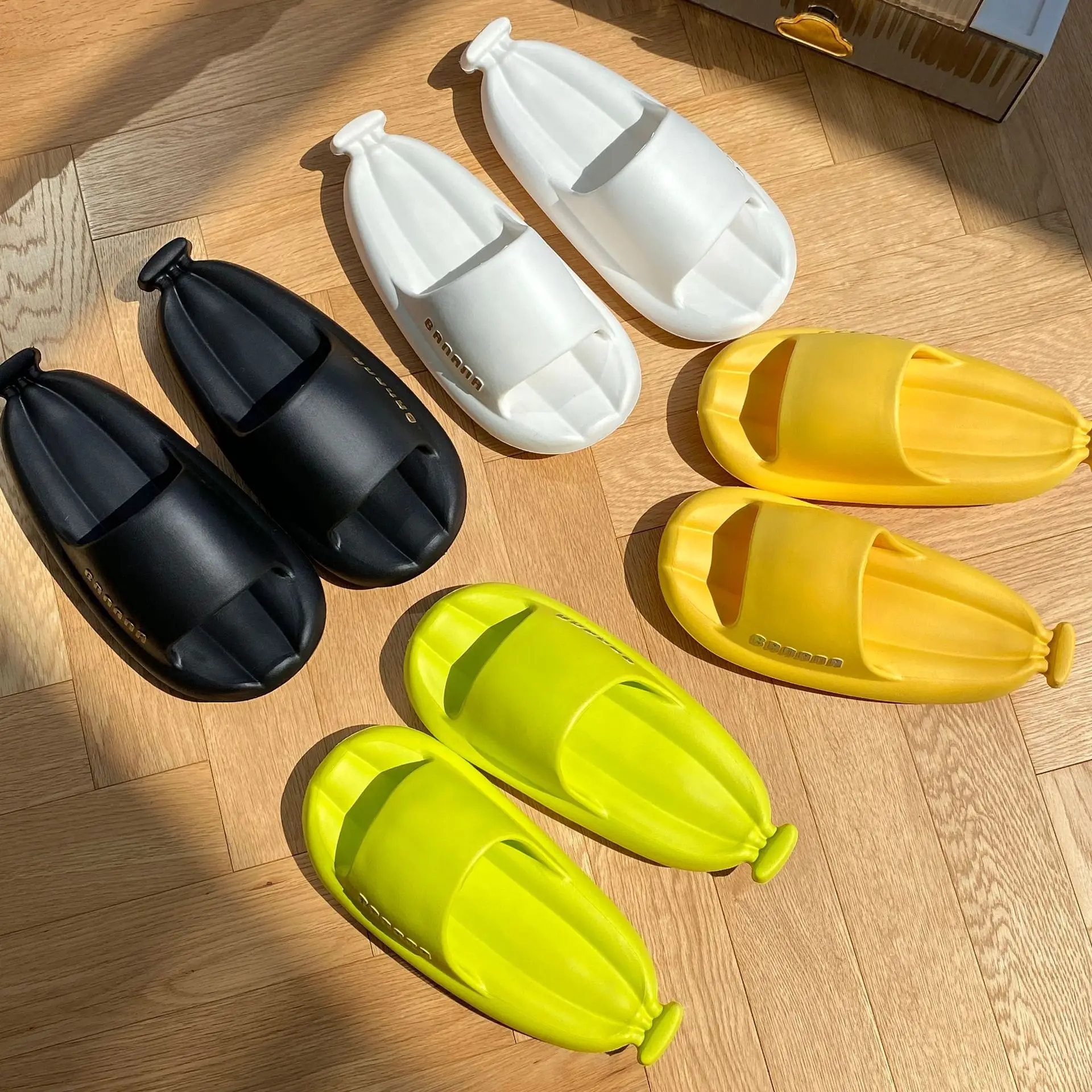 

2024 New Fashion Summer Couple Non-slip Soft Slides Lithe Cosy Sandals Men Women Shoes Casual Slippers Ladies' Home Flip Flops