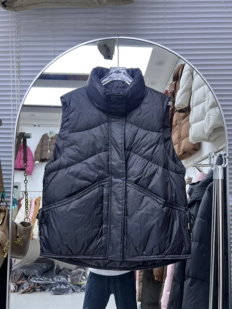 سترة نسائية قصيرة ذات ياقة واقفة بدون أكمام شتوية جديدة فضفاضة بلون سادة مع فيونكة بيضاء على شكل بطة أسفل سترة