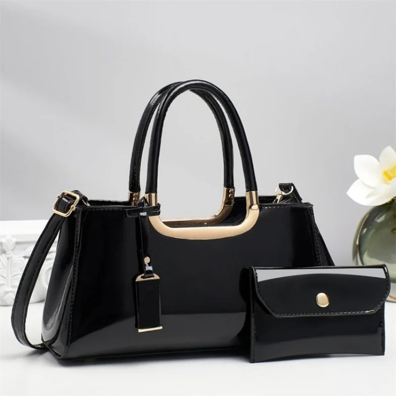 

2025 New High-end Luxury Brand Ladies Leather Shoulder Bag Famous Designer Simple Elegant Paris​