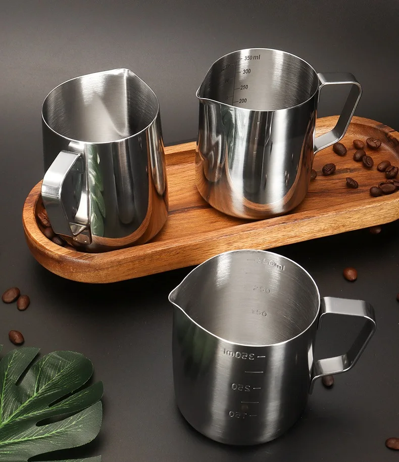 Kaffeeaufschäumkrug aus Edelstahl mit abgestufter scharfer Auslauf, Milchaufschäumbecher, Milchkännchen für Latte-Art- und Kaffeezubereitungswerkzeuge