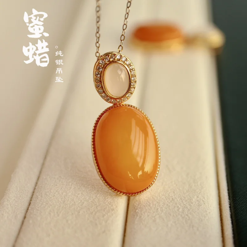 

Natural Chicken Fat Yellow Beeswax Pendant Old Wax S925 Sterling Silver Inlaid Surface