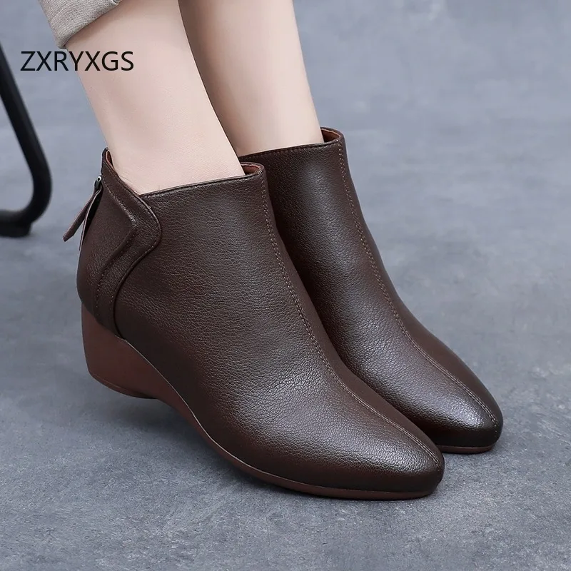 ZXRYXGS 2025 موضة جديدة وأشار جلد الغنم التمهيد الخريف الشتاء الأحذية أسافين مريحة النساء العصرية الأحذية قصيرة كبيرة الحجم
