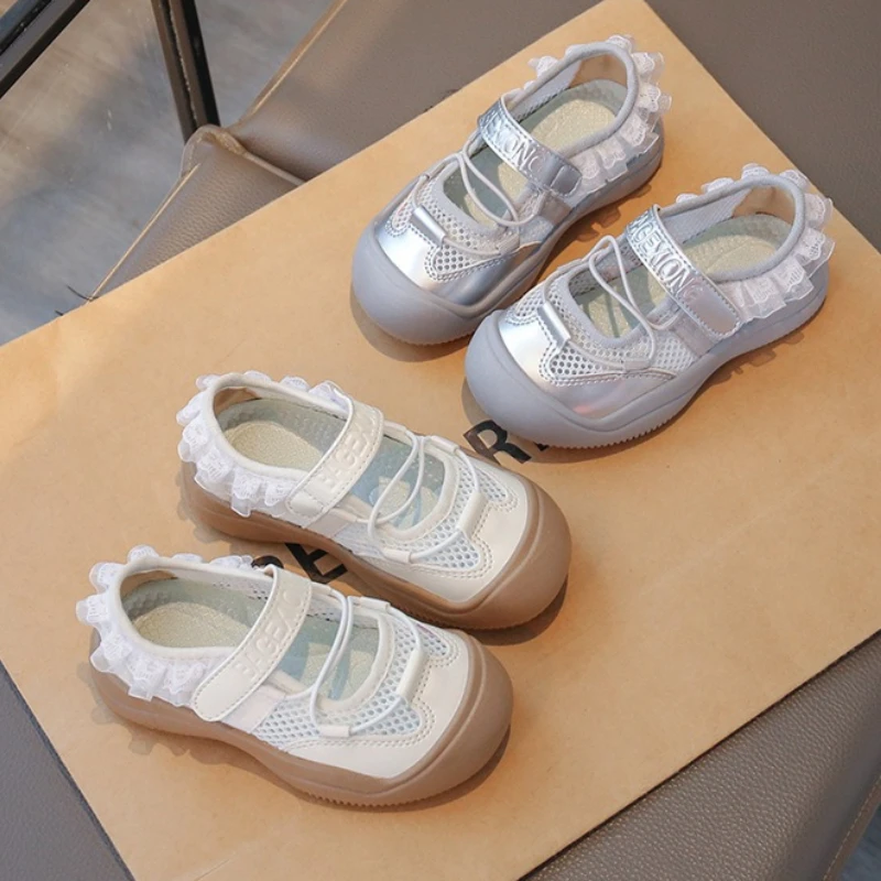 Summer Casual Sandals 2026 New Korean Version Child Soft Single Shoes Fashionable Girl Non Slip Breathable Student Sandals
