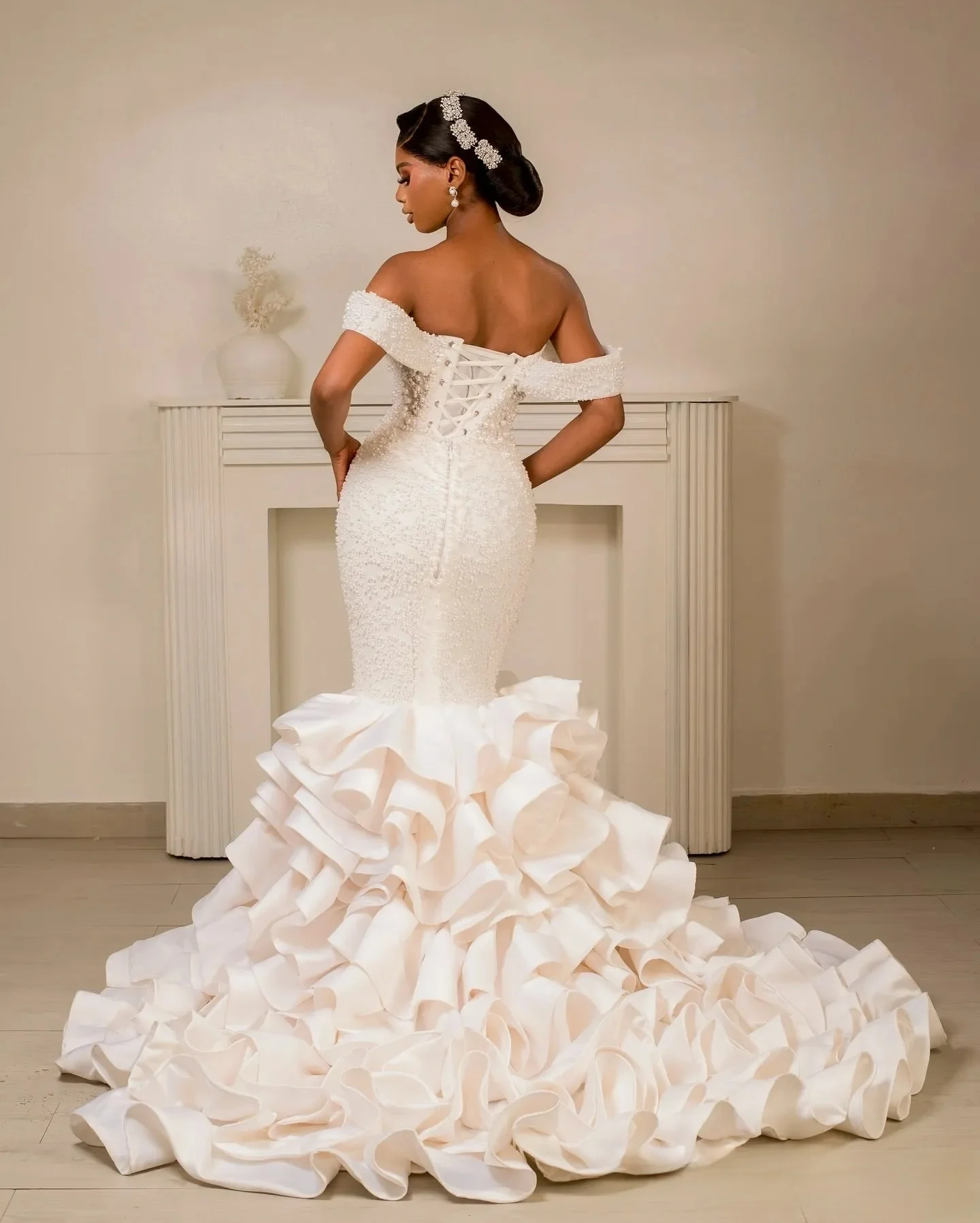 تخصيص سباركلي اللؤلؤ الترتر فستان الزفاف الفاخر Vestidos Noivas قبالة الكتف الفاخرة الطبقة الكشكشة فستان زفاف