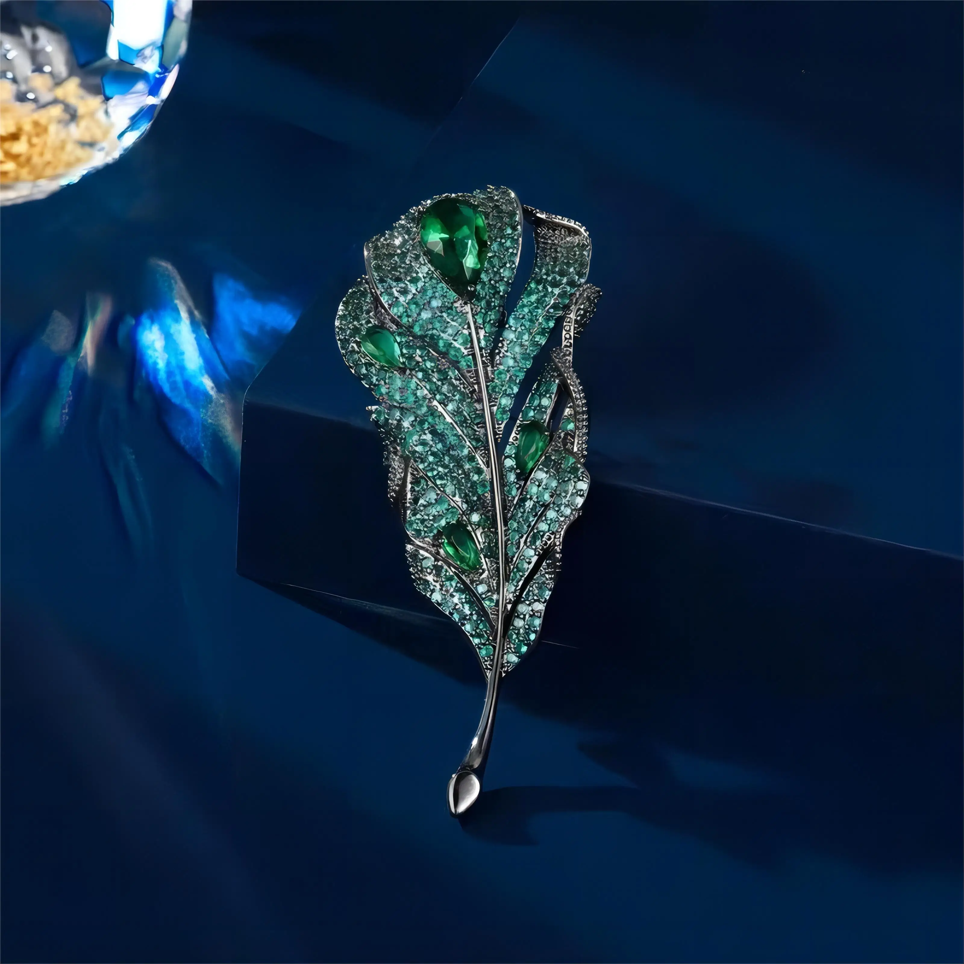 

Zircon Feather Brooches for Women Unisex Glass Bird Feather Pins Event Party Backpack Decoration Clothes Accessories
