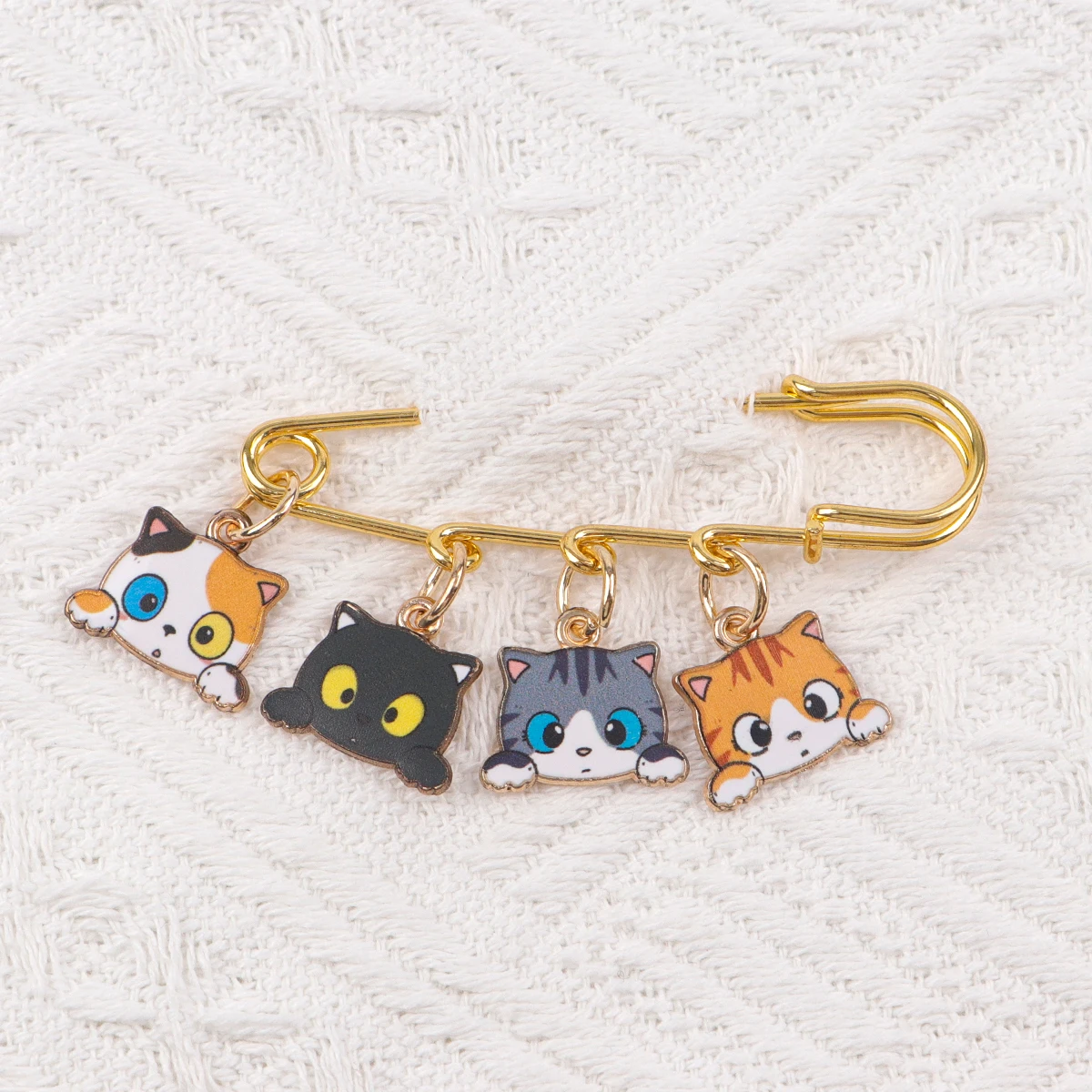 

Cute Cat Jewelry Pins for Backpacks Lapel Enamel Pins and Brooches Badge Bags Backpack Decoration Friend Kid for Gift