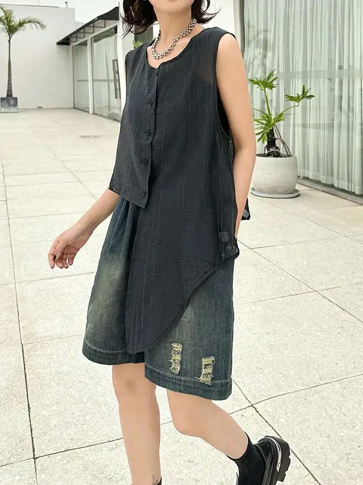 [EAM] Women Black Thin Perspective Irregular Big Size Vest New Round Neck Sleeveless Fashion Tide Spring Summer 2025 1DJ1075