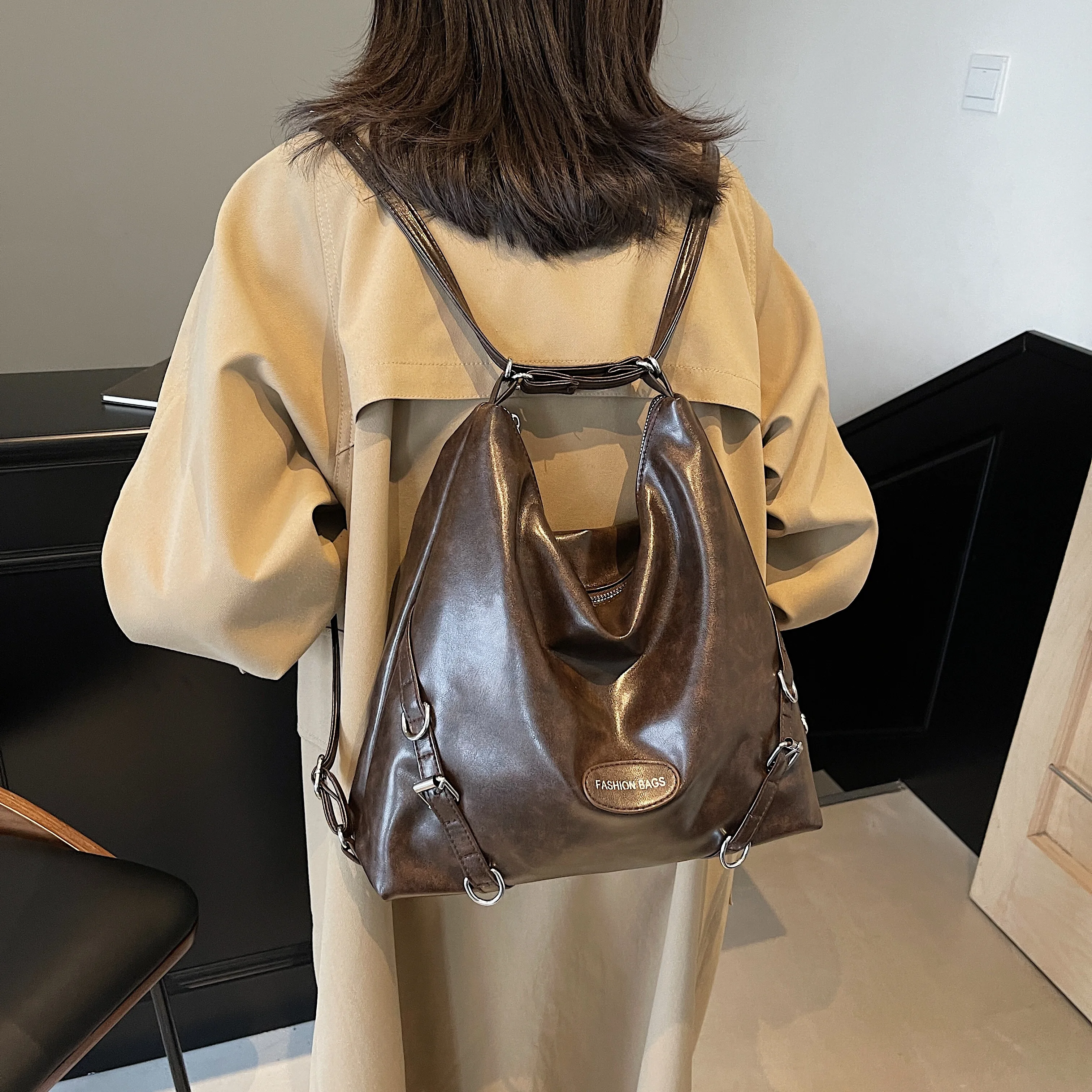 mochila-feminina-de-grande-capacidade-bolsa-de-ombro-retro-multifuncional-em-pu-adequada-para-viagens-e-lazer-mochila-nova