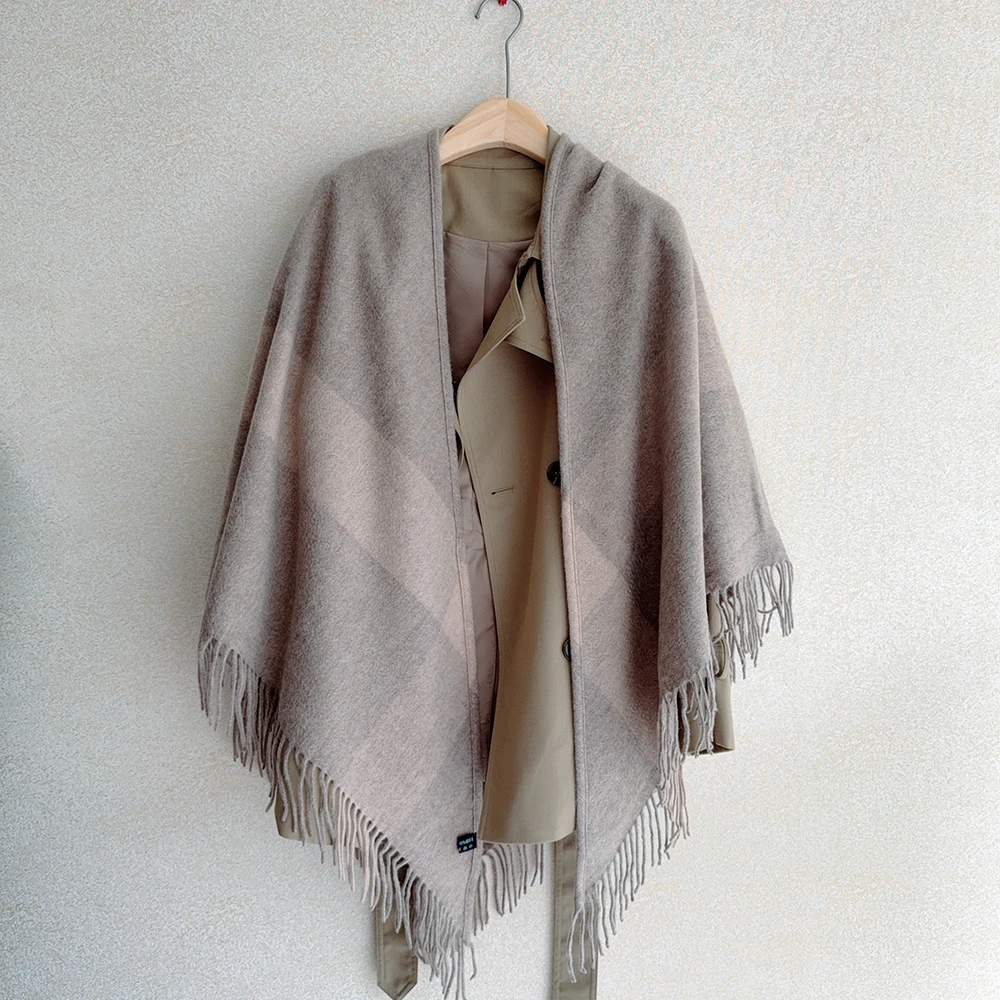 

New Fashion Design Khaki Triangular Grey 100% Wool Scarf Womens Checkered Shawl Winter Neck Warmer With Tassels Luxury Neck Wrap
