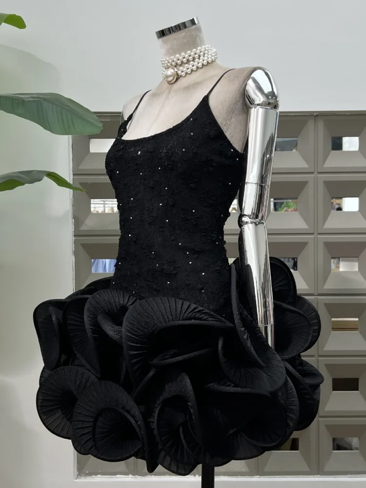 DFDG 2025 SS Vestido recortado transparente de diseñador para mujer Apliques florales en 3D Correas onduladas Orlo asimétrico Vestido de noche de boda en la playa