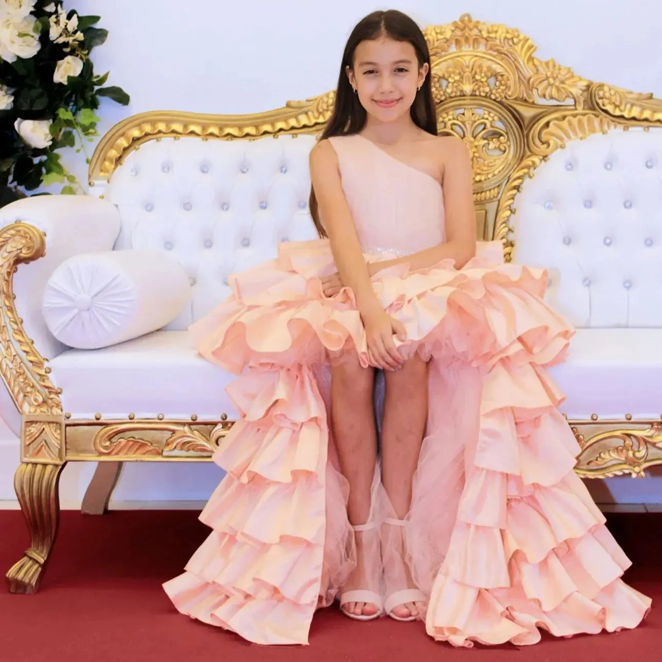 Abiti da ragazza di fiori rosa Vintage una spalla a strati con volant abiti da compleanno per bambini senza maniche abiti da spettacolo per bambine