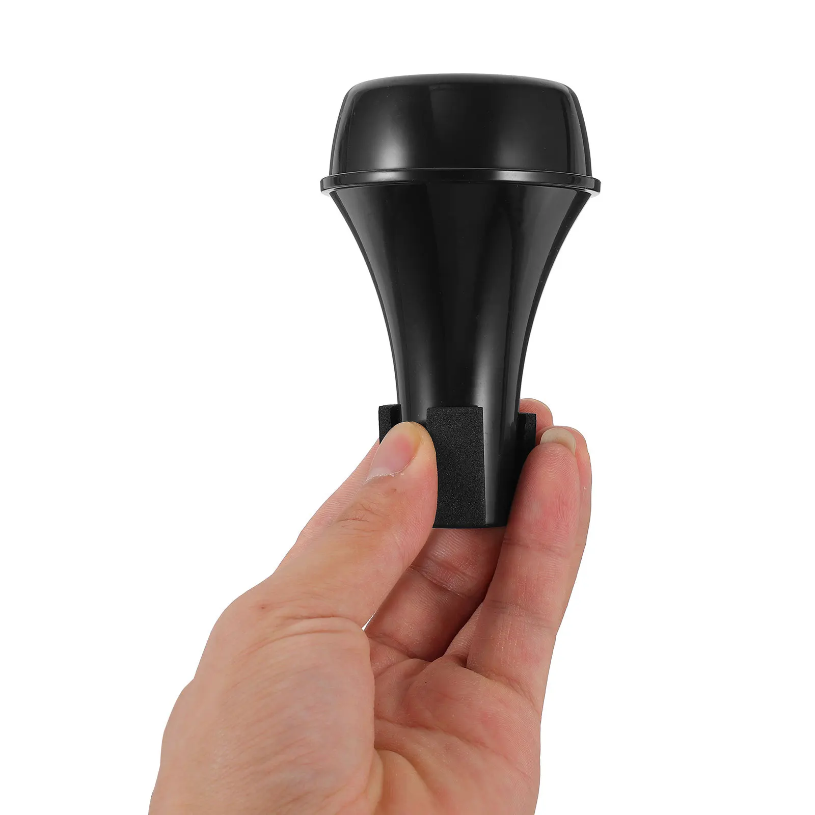 Gerader Mini-Trompetendämpfer für Anfänger. Übungsdämpfer mit Lautstärkeregler. Kompaktes Design für den tragbaren Einsatz. Trompeteninstrument
