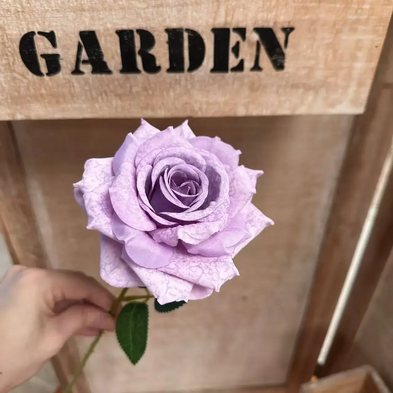 10/20 Stück Kunstblumen, Seidenrosen mit weißem, gewelltem Rand, Gartendekoration, künstliche Blumen, künstlicher Cappuccino-Rosenzweig, Kunstblume – Detail 8