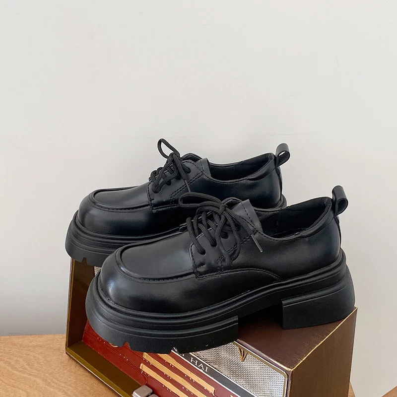 Zapatos cruzados para mujer, zuecos Oxford con plataforma que combinan con todo, calzado femenino de estilo británico, Creepers de cuero Retro para otoño e invierno