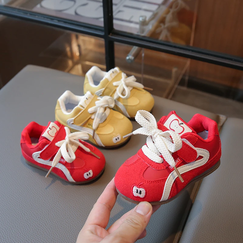 

Новая детская спортивная обувь для девочек, классические весенне-осенние прогулочные туфли для маленьких мальчиков, универсальные модные детские повседневные кроссовки в корейском стиле